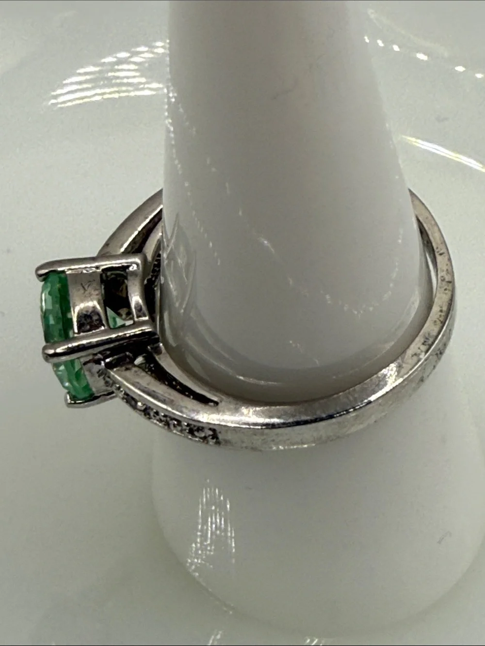 Vintage synthetic Green Spinel Round-Cut Solitaire Cz Ring rhodium plated